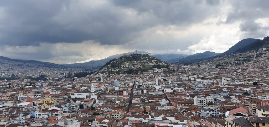Vista de Quito Norte Sur